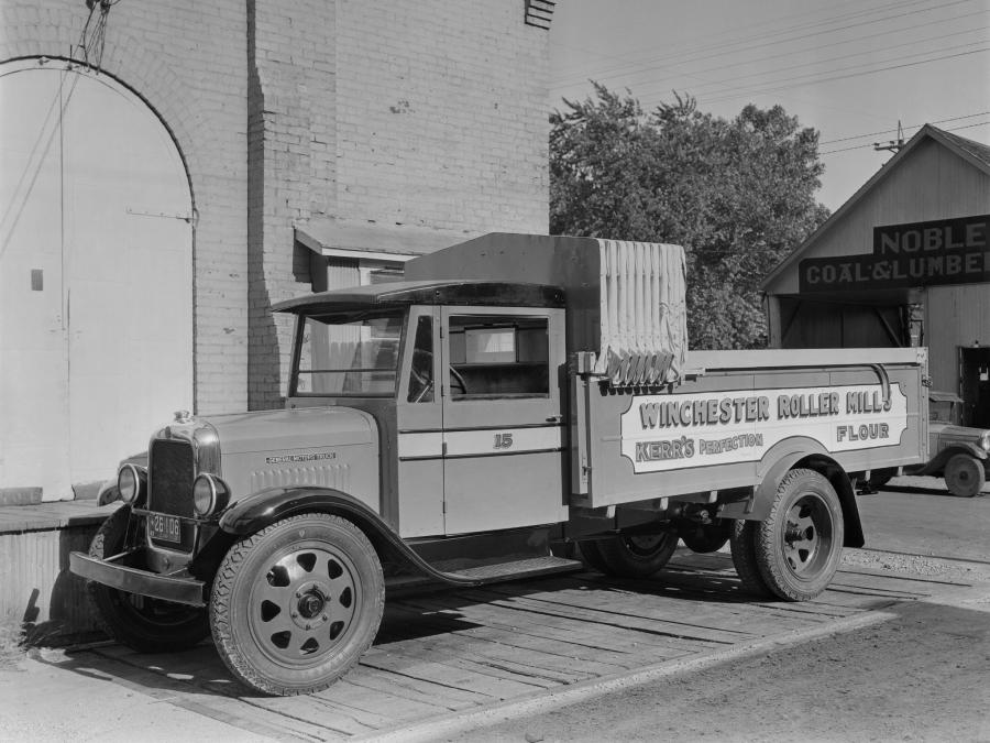  GMC T-18 by Woolcott Convertible Top Company 1931 года  (фото 1 из 3)